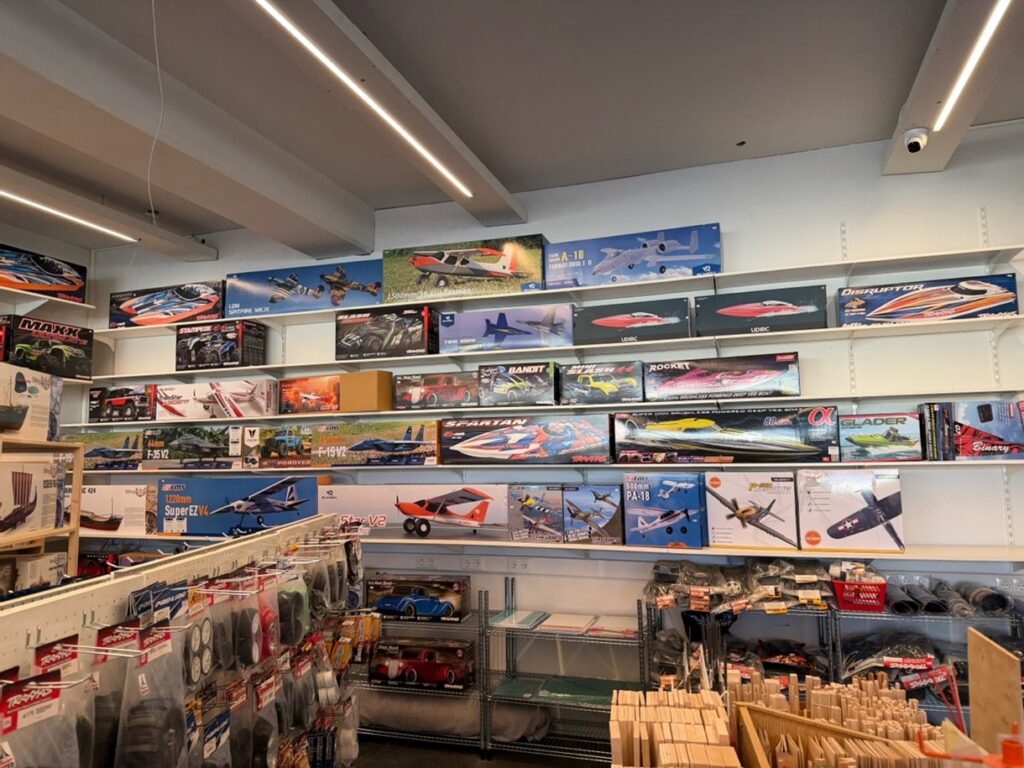 Indside of T&oacute;mstundah&uacute;si&eth;/Glaciar Motors.